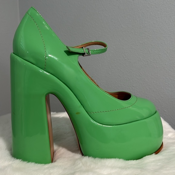 New Schutz Zayne Mary Jane Platform Heel in Patent Leather Green. - Picture 7 of 15